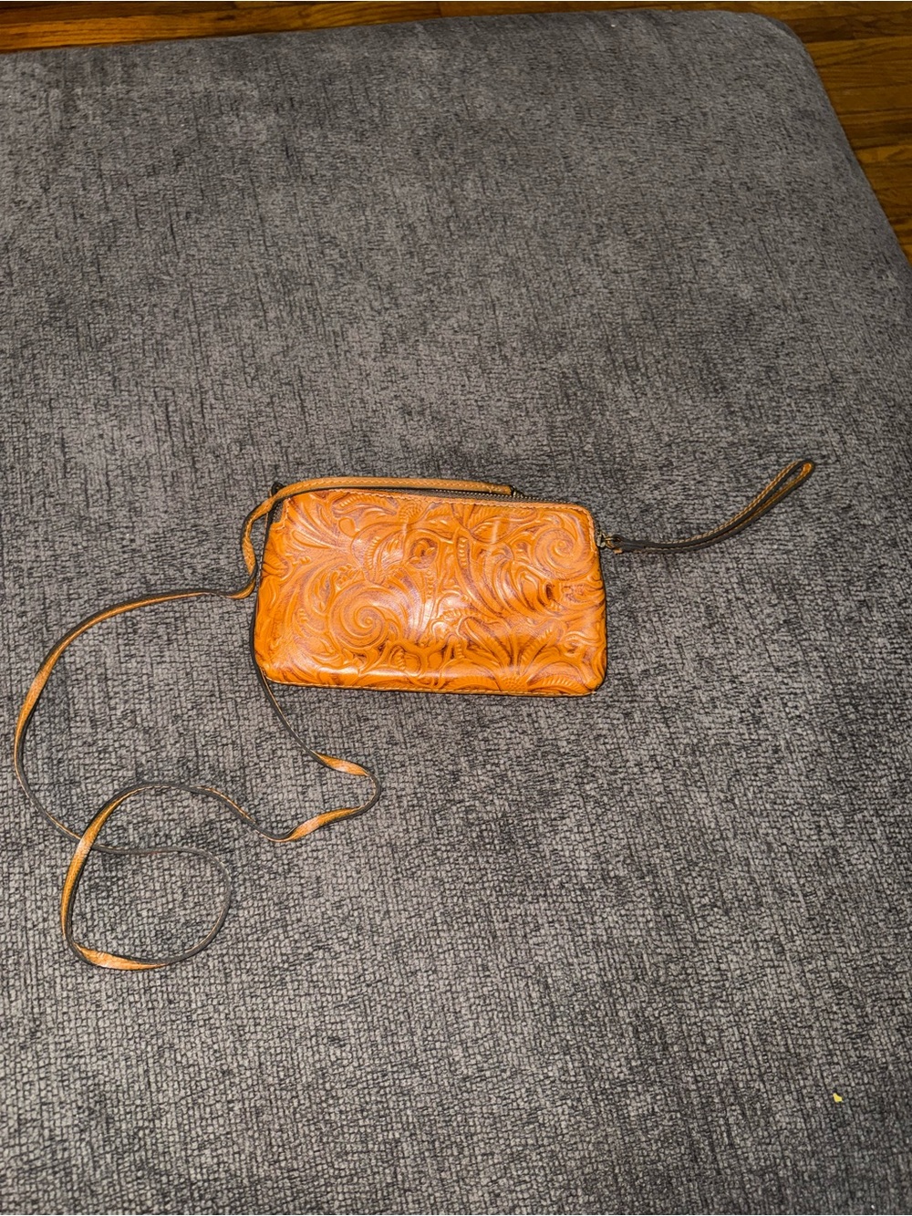 Patricia Nash Apricale Gold Tooled Leather Crossbody Wristlet Bag - Picture 3 of 10